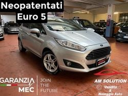 Grigio Usata 2013 Ford Fiesta Tre volumi | 5950 € (Buon prezzo)