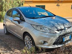 Grigio Usata 2009 Ford Fiesta Titanium Due volumi | 4500 € (Molto cara)