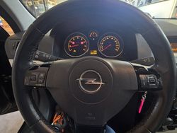 Nero Usata 2010 Opel Astra Station wagon | 3200 € (Buon prezzo)