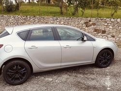 Grigio Usata 2012 Opel Astra Tre volumi | 4600 € (Buon prezzo)