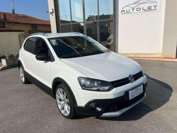 Bianco Usata 2015 VW Polo Tre volumi | 8700 € (Buon prezzo)