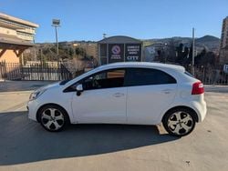 Bianco Usata 2013 Kia Rio Tre volumi | 5690 € (Buon prezzo)