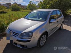 Grigio Usata 2004 VW Golf V Tre volumi | 2000 €