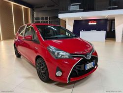 Rosso Usata 2015 Toyota Yaris Hybrid Style Tre volumi | 8900 € (Buon prezzo)