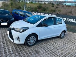 Bianco Usata 2015 Toyota Yaris Lounge Tre volumi | 7499 € (Buon prezzo)