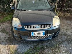 Nero Usata 2008 Ford Fiesta Tre volumi | 1150 € (Buon prezzo)