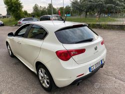 Bianco Usata 2011 Alfa Romeo Giulietta Due volumi | 5100 € (Buon prezzo)
