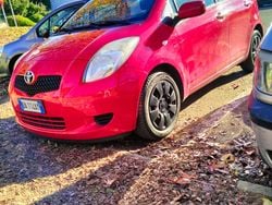 Rosso Usata 2006 Toyota Yaris Tre volumi | 2500 € (Buon prezzo)