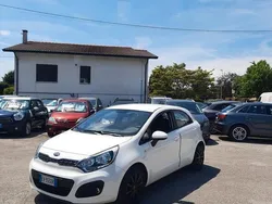 Bianco Usata 2014 Kia Rio Active Tre volumi | 5400 € (Buon prezzo)