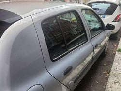 Grigio Usata 1998 Renault Clio II Tre volumi | 1490 € (Buon prezzo)