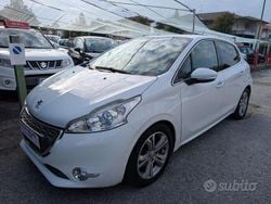 Bianco Usata 2013 Peugeot 208 Sport Due volumi | 7700 € (Buon prezzo)