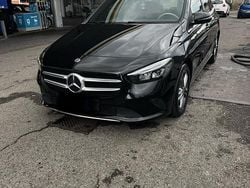 Nero Usata 2019 Mercedes 180 Tre volumi | 17.000 €