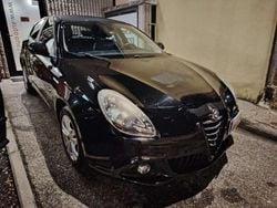 Nero mezzanotte metallizzato Usata 2014 Alfa Romeo Giulietta Exclusive Tre volumi | 6200 € (Ottimo prezzo)