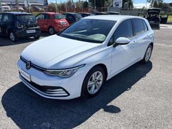 Bianco Usata 2022 VW Golf VIII Life Tre volumi | 18.590 € (Ottimo prezzo)