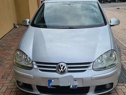 Grigio Usata 2004 VW Golf V Sportline Tre volumi | 2900 € (Molto cara)