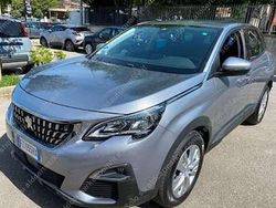 Grigio metallizzato Usata 2019 Peugeot 3008 Business-Line SUV | 16.800 € (Ottimo prezzo)
