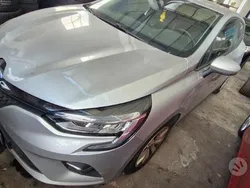 Argento Usata 2020 Renault Clio V Business Tre volumi | 12.900 € (Molto cara)