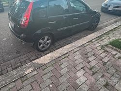 Usata 2006 Ford Fiesta Titanium Tre volumi | 3400 €