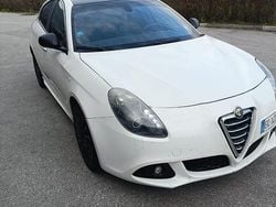 Bianco Usata 2011 Alfa Romeo Giulietta Distinctive Tre volumi | 5200 € (Ottimo prezzo)