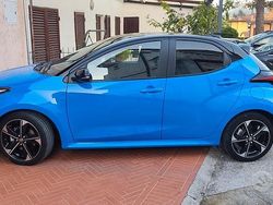 Blu/azzurro Usata 2024 Toyota Yaris Hybrid Due volumi | 25.000 € (Buon prezzo)