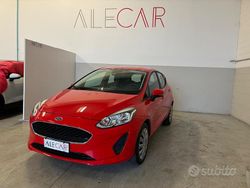 Rosso Usata 2018 Ford Fiesta Tre volumi | 9800 € (Buon prezzo)