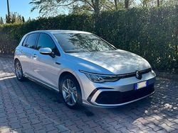 Usata 2022 VW Golf VIII R-line Tre volumi | 24.700 € (Buon prezzo)