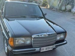 Nero Usata 1981 Mercedes E230 Tre volumi | 10.200 €