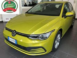 Lime yellow Usata 2022 VW Golf VIII Life Tre volumi | 18.900 € (Super prezzo)