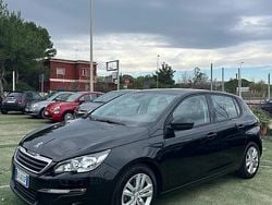 Nero Usata 2014 Peugeot 308 Access Tre volumi | 5900 € (Molto cara)