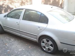 Usata 2003 Skoda Superb Tre volumi | 1900 €