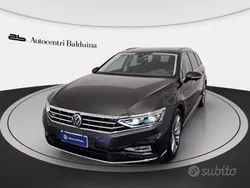 Grigio manganese met Usata 2023 VW Passat Executive Station wagon | 35.900 € (Buon prezzo)
