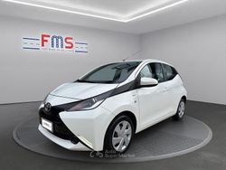 Bianco Usata 2016 Toyota Aygo X-play Due volumi | 8900 €