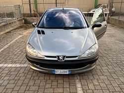 Usata 2001 Peugeot 206 Tre volumi | 300 € (Super prezzo)