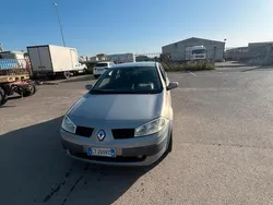 Usata 2005 Renault Mégane II Due volumi | 1000 € (Buon prezzo)