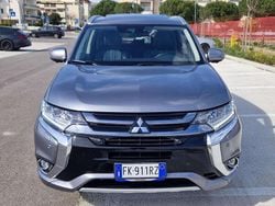 Grigio Usata 2017 Mitsubishi Outlander P-HEV Instyle SUV | 15.700 €