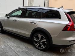 Grigio Usata 2019 Volvo V60 CC Station wagon | 14.900 € (Ottimo prezzo)