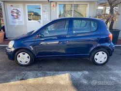 Blu Usata 2005 Toyota Yaris Tre volumi | 2000 € (Buon prezzo)