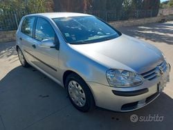 Grigio Usata 2006 VW Golf V Comfortline Tre volumi | 6490 € (Molto cara)