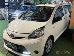 Bianco Usata 2010 Toyota Aygo Due volumi | 3900 € (Buon prezzo)