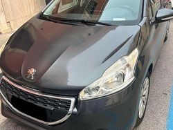 Grigio Usata 2014 Peugeot 208 Due volumi | 5499 € (Buon prezzo)
