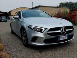 Grigio Usata 2022 Mercedes A180 Business Tre volumi | 19.000 € (Buon prezzo)