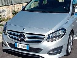 Grigio Usata 2015 Mercedes 180 Tre volumi | 7999 €