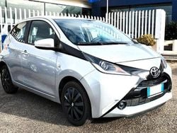 Grigio Usata 2016 Toyota Aygo X-play Due volumi | 9500 € (Buon prezzo)