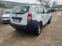 Bianco Usata 2014 Dacia Duster Lauréate Station wagon | 3900 € (Super prezzo)