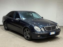 Blu Usata 2002 Mercedes E320 Avantgarde Tre volumi | 4299 €