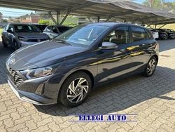 Blu Nuova 2025 Hyundai i20 Tre volumi | 16.890 € (Buon prezzo)