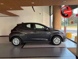 Grigio Nuova 2025 Toyota Yaris Hybrid Trend Tre volumi | 19.990 € (Buon prezzo)