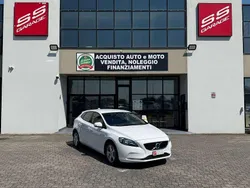 Bianco Usata 2018 Volvo V40 Business Edition Station wagon | 15.900 € (Buon prezzo)