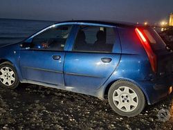 Blu Usata 2001 Fiat Punto Tre volumi | 700 € (Buon prezzo)