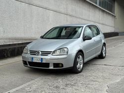 Grigio Usata 2005 VW Golf V Due volumi | 2500 € (Buon prezzo)